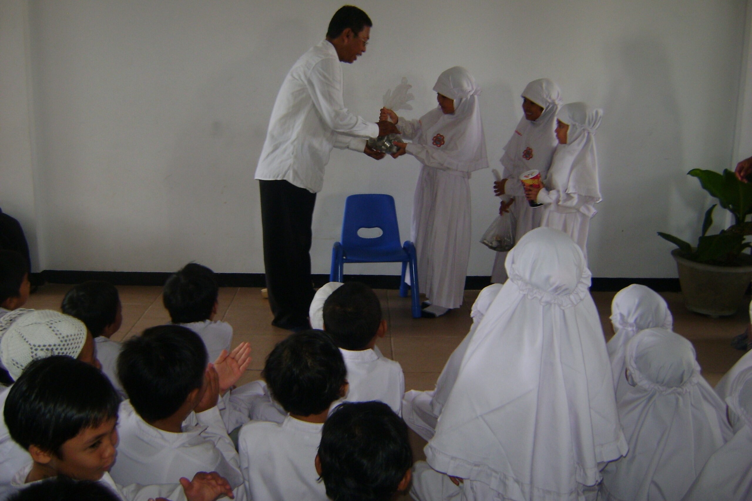 Membentuk karakter islami di SD IGS